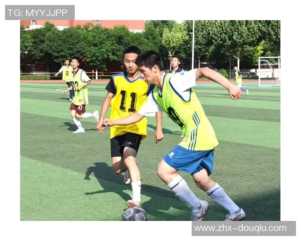 足球比赛中究竟需要多少人参与才能真正展现团队合作与竞技魅力 足球比赛中究竟需要多少人参与才能真正展现团队合作与竞技魅力